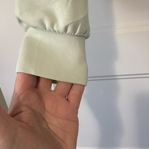 Lululemon Softstreme Perfectly Kohlrabi Green
Oversized Cropped Crew Sz 0 - Picture 8 of 14